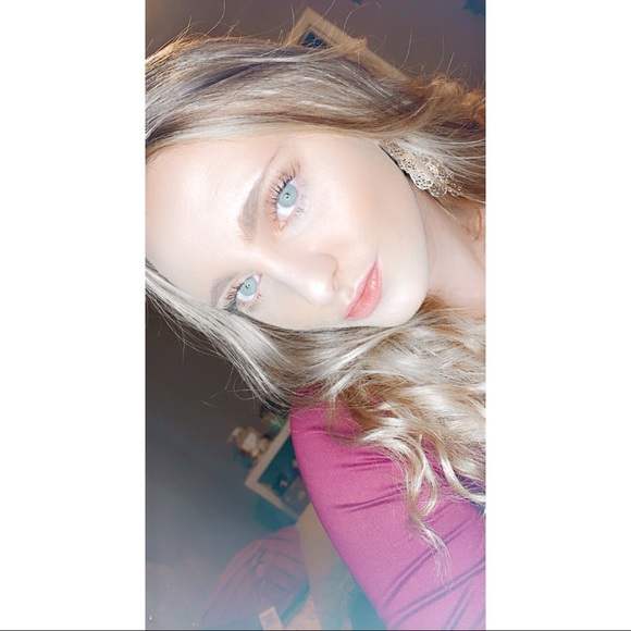 Meet your Posher, Eilainia - Picture 3 of 3